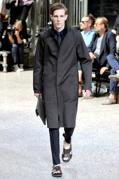 Look 11